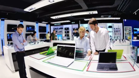 Laptop Buying Guide 2025: Key Features Students and Professionals Need